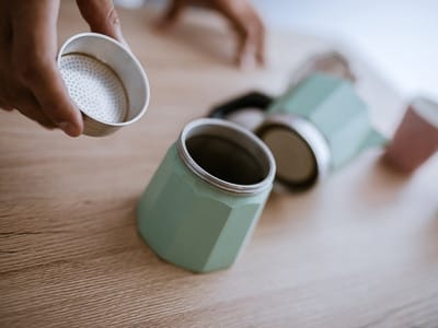 como hacer cafe en cafetera italiana